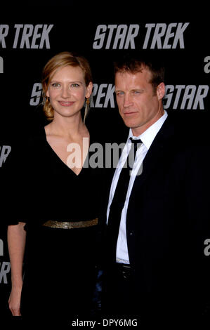 ANNA TORV e Mark Valley durante la premiere del nuovo film da Paramount Pictures STAR TREK, tenutasi al Grauman's Chinese Theater, il 30 aprile 2009 a Los Angeles..foto: Michael Germana - Globe foto, Inc. Â© 2009.K61771MGE (credito Immagine: © Michael Germana Globo/foto/ZUMAPRESS.com) Foto Stock