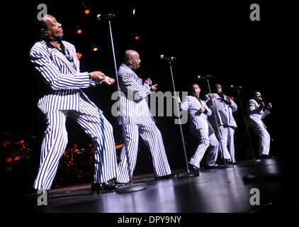 Novembre 28, 2008 - CITTÀ UNIVERSALE, California, Stati Uniti d'America - Musicisti le tentazioni di esibirsi in concerto al Amphitheatre di Gibson. (Credito Immagine: © Scott Mitchell/ZUMA Press) Foto Stock