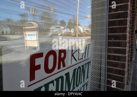 Feb 09, 2009 - Lexington, North Carolina, Stati Uniti d'America - Società immobiliare che non potrebbe sopravvivere alla recessione economica in Lexington, NC, che ha uno dei più alti tassi di disoccupazione nello stato. (Credito Immagine: © Robin Nelson/ZUMA Press) Foto Stock