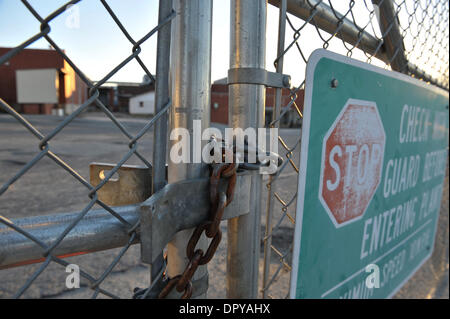 Feb 09, 2009 - Lexington, North Carolina, Stati Uniti d'America - ora vuota mobili Stanley stabilimento di produzione che si è chiuso nel mese di settembre 2008 a causa della contrazione dell'economia. L'industria dei mobili'economia della città è stata costantemente naufragio in questi ultimi anni e ora lo stato ha il più alto tasso di disoccupazione. (Credito Immagine: © Robin Nelson/ZUMA Press) Foto Stock