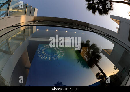 Apr 01, 2009 - Beverly Hills, in California, Stati Uniti d'America - Designer artista Creative Director Peter Saville terrà la sua unica sessione di domande e risposte in Saville di viaggio negli Stati Uniti, presso il Paley Centre for Media, Beverly Hills, la California. Egli ha raggiunto lo stato iconico come un progettista di record di arte presso la famosa fabbrica di record, Manchestor, Inghilterra. Saville ha lavorato come il Creative di Foto Stock