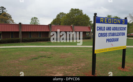 Mar 20, 2009 - Decatur, Georgia, Stati Uniti d'America - Georgia all ospedale regionale di Atlanta dove Lois ha trascorso gran parte della sua vita prima di 1999. Dieci anni dopo gli Stati Uniti La Corte Suprema ha il punto di riferimento "Olmstead' decisione ha reso possibile per disabili mentali le persone a vivere in seno alle loro comunità piuttosto che di ospedali psichiatrici di Stato, 41-anno-vecchio LOIS CURTIS è tutto sorrisi, amando la sua vita al di là della porta chiusa Foto Stock