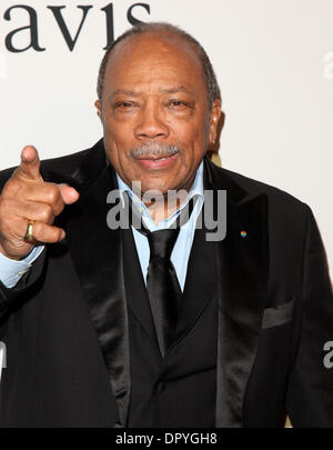 Febbraio 7, 2009 - Beverly Hills, in California, Stati Uniti d'America - Produttore Quincy Jones arriva a 2009 Pre-GRAMMY Gala & Salute all'industria Icons-Clive Davis tenuto presso il Beverly Hilton Hotel. (Credito Immagine: © Lisa O'Connor/ZUMA Press) Foto Stock