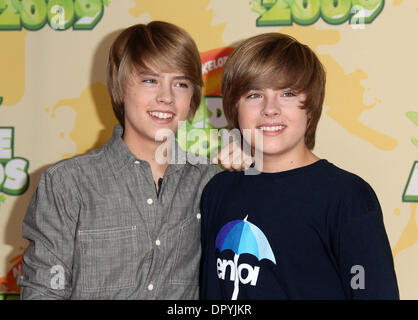 Mar 28, 2009 - Westwood, California, Stati Uniti d'America - attori DYLAN & Cole Sprouse arrivando a Nickelodeon la XXII edizione Kids' Choice Awards tenutosi presso la UCLA Pauley Pavilion. (Credito Immagine: © Lisa O'Connor/ZUMA Press) Foto Stock