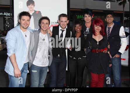 Apr 14, 2009 - Hollywood, California, Stati Uniti d'America - American Idol è KRIS ALLEN, ANOOP DESAI, ALLISON IRAHETA, MATT GIRAUD, DANNY GOKEY, ADAM LAMBERT & LIL ROUNDS di arrivare al '17 di nuovo' Los Angeles Premiere Premiere detenute al Mann CHinese Theater. (Credito Immagine: Â© Lisa O'Connor/ZUMA Press) Foto Stock