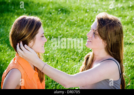 Adolescente all'aperto Foto Stock