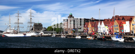 In legno antico edifici anseatica facente parte di Bryggen, un sito Patrimonio Mondiale dell'UNESCO, la città di Bergen, Norvegia, Scandinavia Foto Stock