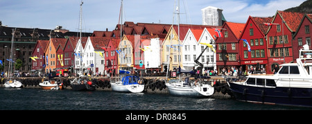 In legno antico edifici anseatica facente parte di Bryggen, un sito Patrimonio Mondiale dell'UNESCO, la città di Bergen, Norvegia, Scandinavia Foto Stock