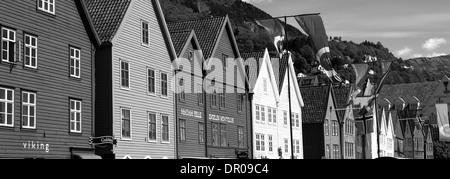 In legno antico edifici anseatica facente parte di Bryggen, un sito Patrimonio Mondiale dell'UNESCO, la città di Bergen, Norvegia, Scandinavia Foto Stock