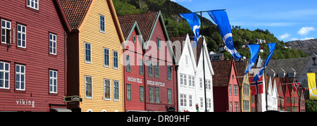 In legno antico edifici anseatica facente parte di Bryggen, un sito Patrimonio Mondiale dell'UNESCO, la città di Bergen, Norvegia, Scandinavia Foto Stock