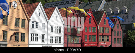 In legno antico edifici anseatica facente parte di Bryggen, un sito Patrimonio Mondiale dell'UNESCO, la città di Bergen, Norvegia, Scandinavia Foto Stock