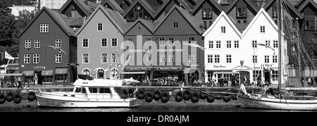 In legno antico edifici anseatica facente parte di Bryggen, un sito Patrimonio Mondiale dell'UNESCO, la città di Bergen, Norvegia, Scandinavia Foto Stock