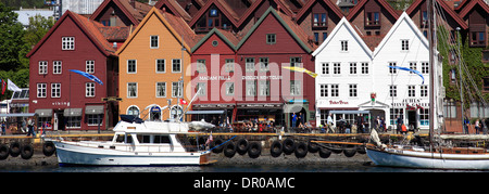 In legno antico edifici anseatica facente parte di Bryggen, un sito Patrimonio Mondiale dell'UNESCO, la città di Bergen, Norvegia, Scandinavia Foto Stock