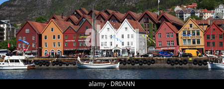 In legno antico edifici anseatica facente parte di Bryggen, un sito Patrimonio Mondiale dell'UNESCO, la città di Bergen, Norvegia, Scandinavia Foto Stock