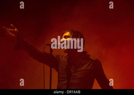 Nov 29, 2008 - Lisbona, Lisbona, Portogallo - JONATHAN DONAHUE, lead vocal e chitarrista di American rock band Mercury Rev, da NY, suona dal vivo in Aula magna a Lisbona, dove la band ha presentato il loro più recente album il simbolo del fiocco di neve a mezzanotte. (Credito Immagine: © Mario Proença/ZUMA Press) Foto Stock