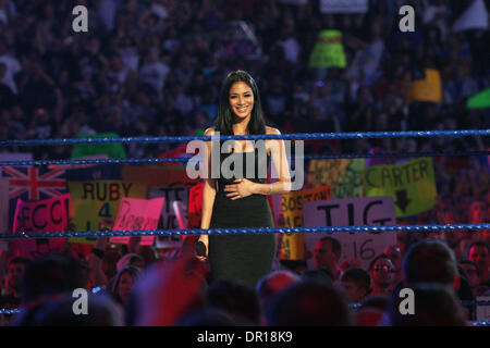 Apr 05, 2009 - Houston, Texas, Stati Uniti d'America - cantante Nicole Scherzinger delle Pussycat Dolls canta "America la bella' prima di Wrestlemania 25 al Reliant Stadium. (Credito Immagine: © Matt Roberts/ZUMA Press) Foto Stock