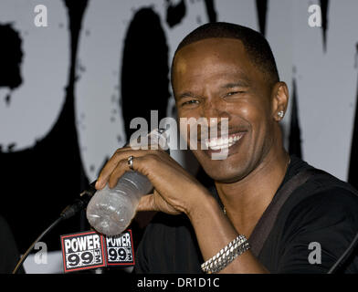 Apr 22, 2009 - Philadelphia, Pennsylvania, Stati Uniti d'America - vincitore di un Oscar Jamie Foxx lungo con stazione radio Power 99 mattina host, il Big Boy, ha ospitato un evento esclusivo per la stazione di ascoltatori in peluche Club di Philadelphia. Dopo essere stato intervistato per lo show del mattino, Jamie Foxx ha dato un mini live concerto per l'invito solo il pubblico. (Credito Immagine: © Ricky Fitchett/ZUMA Press) Foto Stock