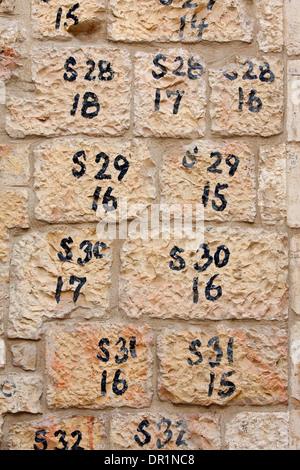 Frammento del vecchio muro fatto di pietra di Gerusalemme Foto Stock