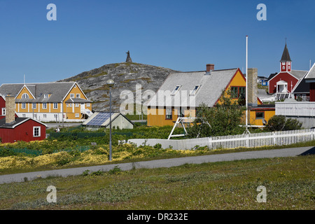 Frelserens Kirke (Chiesa del Nostro Salvatore), Hans Egede statua sulla collina, Hans Egede casa, case colorate in Nuuk (Godthab), Greenl Foto Stock