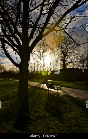 Bel tramonto in inverno lungo Bedford di River, posti per sedersi e godere della vista Foto Stock