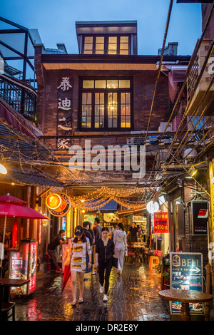 Vista notturna di Tianzifang, Shanghai, Cina Foto Stock