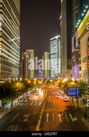 Vista notturna di Shanghai Pudong New Area, Shanghai, Cina Foto Stock