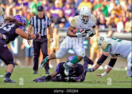 Ft. Vale la pena, TX, Stati Uniti d'America. 30 Novembre, 2013. Baylor Bears' running back Lache Seastrunk (25) in azione contro la TCU cornuto rane durante un NCAA Football gioco a Amon G. Carter Stadium di Ft. Vale la pena, Texas, Sabato 30 Novembre, 2013. © csm/Alamy Live News Foto Stock