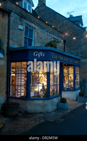 Il regalo originale Company shop a Natale, la piazza del mercato, Stow-su-il-Wold, Gloucestershire, Regno Unito Foto Stock