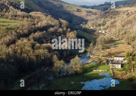Vista Upperdale e Cressbrook dalla testa Monsal, Monsal Dale, Parco Nazionale di Peak District, Derbyshire, Inghilterra Foto Stock