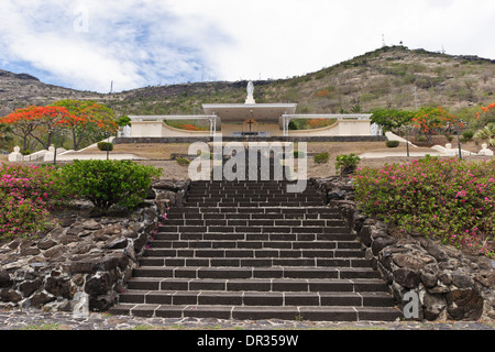 Passi che conducono a Marie Reine de la Paix chiesa, Port Louis, Mauritius. Foto Stock