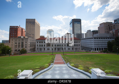 La vista dalla capitale passi guardando oltre il centro di Richmond, Virginia Foto Stock