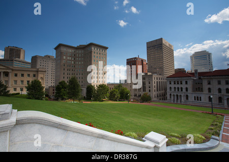 La vista dalla capitale passi guardando oltre il centro di Richmond, Virginia Foto Stock