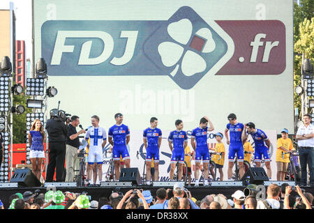 Adelaide, Australia. 18 gennaio 2014. FDJ.FR (FRA) presso il team presentazioni per il 2014 SANTOS Tour Down Under. Credito: Boris Karpinski/Alamy Live News Foto Stock