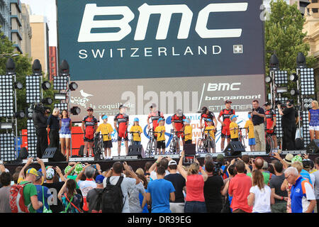 Adelaide, Australia. 18 gennaio 2014. BMC Racing Team a Team presentazioni per il 2014 Santos Tour Down Under. Credito: Boris Karpinski/Alamy Live News Foto Stock