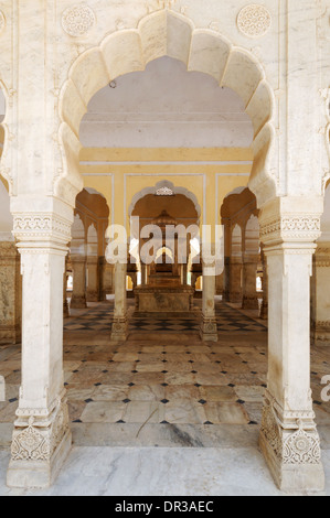 Il royal forni crematori di Gatore Ki Chhatriyan vicino a Jaipur, Rajasthan, India Foto Stock