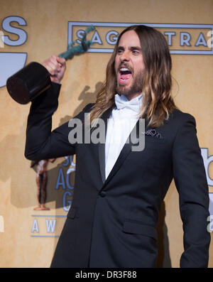 Los Angeles, Stati Uniti d'America. Xix gen, 2014. Jared Leto, vincitore del miglior attore in un ruolo di supporto award, pone in sala stampa al ventesimo annuale di Screen Actors Guild Awards, presso lo Shrine Auditorium di Los Angeles, California, Stati Uniti, gennaio 18, 2014. Credito: Yang Lei/Xinhua/Alamy Live News Foto Stock