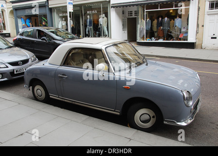 Grigio Lapiz Nissan Figaro in Bath Somerset REGNO UNITO Foto Stock