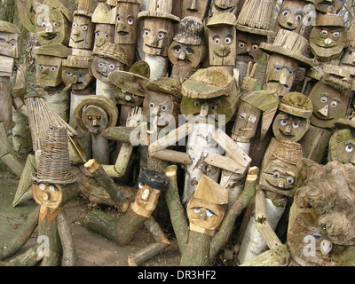 Folla di legno di buffi personaggi Foto Stock