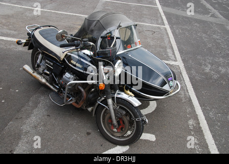 Moto Guzzi con Grand Prix 700 sidecar, parcheggiato a Glastonbury Regno Unito Foto Stock