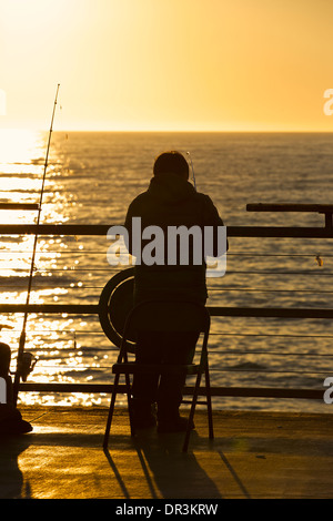 Stagliano Pescatore sul molo di Redondo, Los Angeles, California. Foto Stock