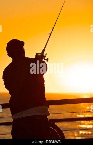 Stagliano Pescatore sul molo di Redondo, Los Angeles, California. Foto Stock