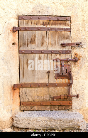 Serratura antica nel castello medievale di Aigle, Svizzera Foto Stock