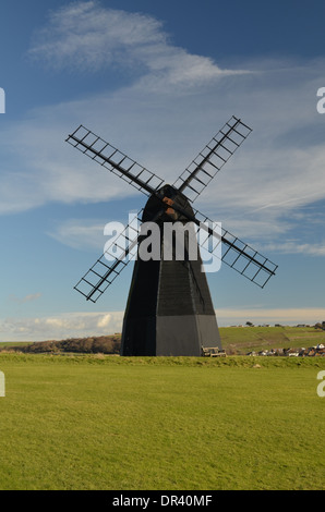 Rottingdean smock mulino a vento vicino a Brighton,East Sussex.Costruito nel 1802 e uno dei più raffinati della contea. Foto Stock