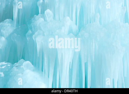 Acqua congelata in Fontana (cascata di ghiaccio). Inverno sfondo. Foto Stock