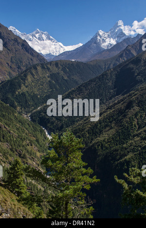 Montagne coperte di neve in Himalaya Foto Stock