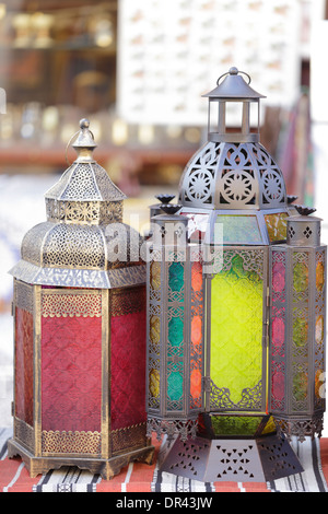 Il Ramadan ornati lanterne in vendita presso un negozio di Souq Waqif, Doha, Qatar Foto Stock