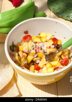 Salsa di mango in una ciotola Foto Stock