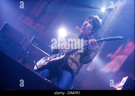 Dic 15, 2008 - Londra, Ontario, Canada - chitarrista Noel Gallagher degli Oasis esegue durante uno spettacolo al John Labatt Centre di Londra. (Credito Immagine: © Oliver giorno/Southcreek EMI/ZUMA Press) Foto Stock