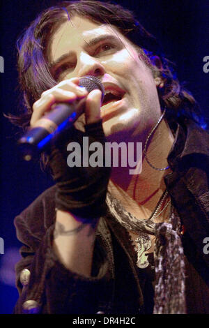 Mar 12, 2009 - Toronto, Ontario, Canada - AUSTIN WINKLER, cantante di ostacolare suona dal vivo con la band presso l'Accademia del suono al Canadian Music Week di Toronto. (Credito Immagine: © Steve Dormer Southcreek/EMI/ZUMA Press) Foto Stock