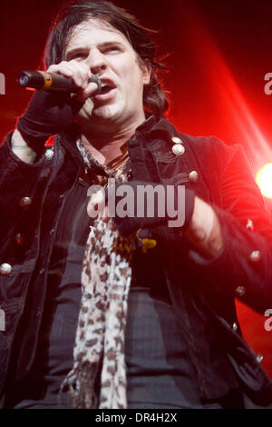 Mar 12, 2009 - Toronto, Ontario, Canada - AUSTIN WINKLER, cantante di ostacolare suona dal vivo con la band presso l'Accademia del suono al Canadian Music Week di Toronto. (Credito Immagine: © Steve Dormer Southcreek/EMI/ZUMA Press) Foto Stock